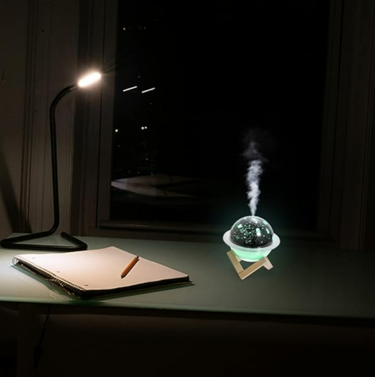 Umidificator de aromaterapie, Zola®, model planeta cu proiectii acvatice, iluminare de fundal RGB, 4 moduri diferite, capacitate 250 ml, putere 2.5 W, cablu USB, 14x14 cm Umidificator de aromaterapie, Zola®, model planeta cu proiectii acvatice, iluminare de fundal RGB, 4 moduri diferite, capacitate 250 ml, putere 2.5 W, cablu USB, 14x14 cm